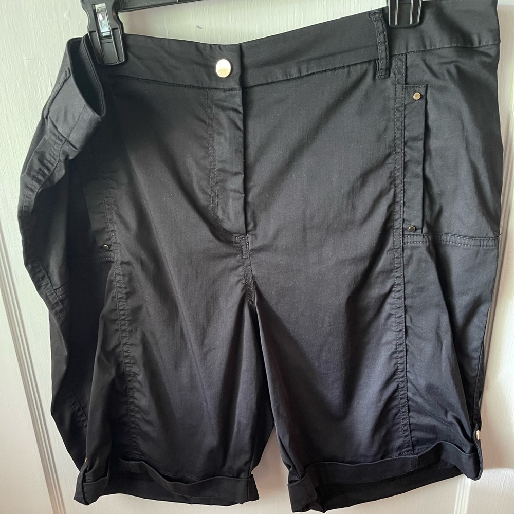 Chico’s 3P (like an 18P) black shorts, lightly worn/good condition.